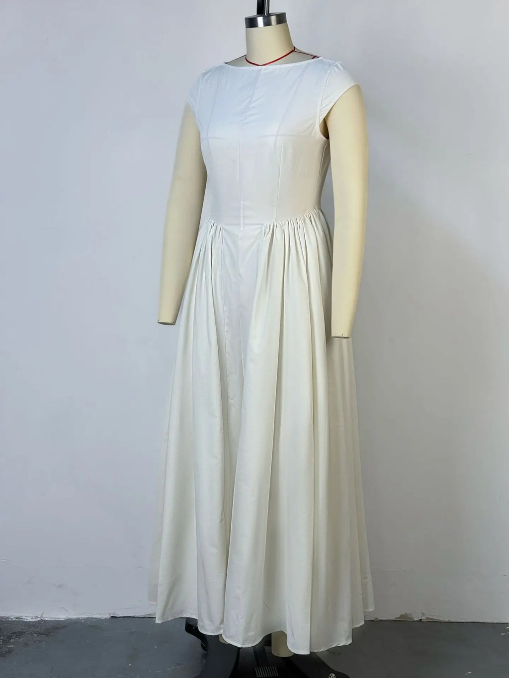 2026 Autumn New Style Elegant Backless and Waist-Slimming Mid-Length Dress