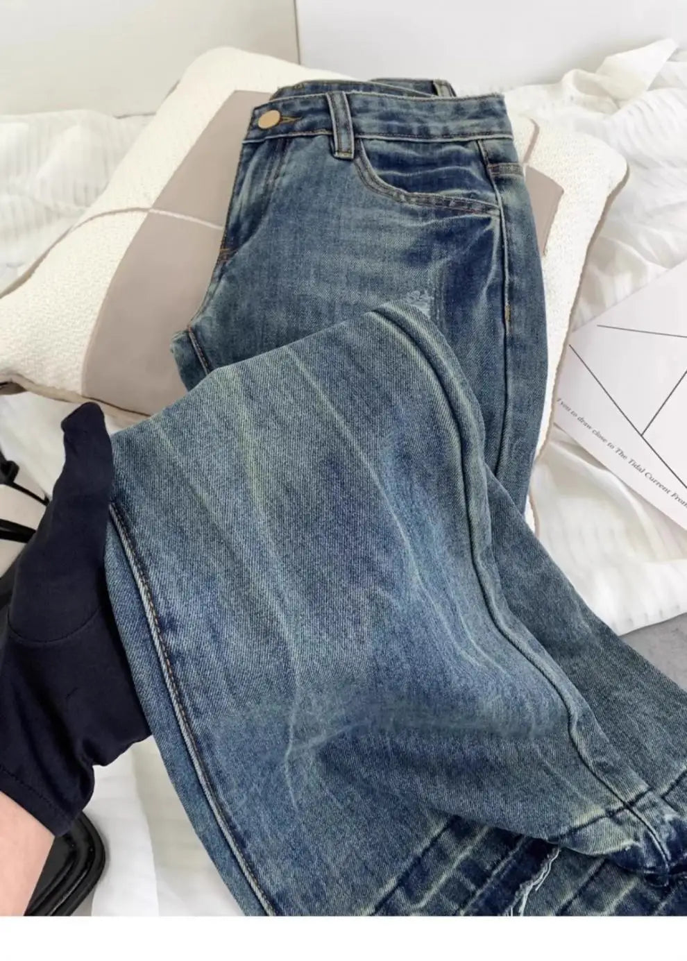 American retro low-waisted jeans female autumn new embroidery old casual fashion temperament slim Joker bell bottoms.
