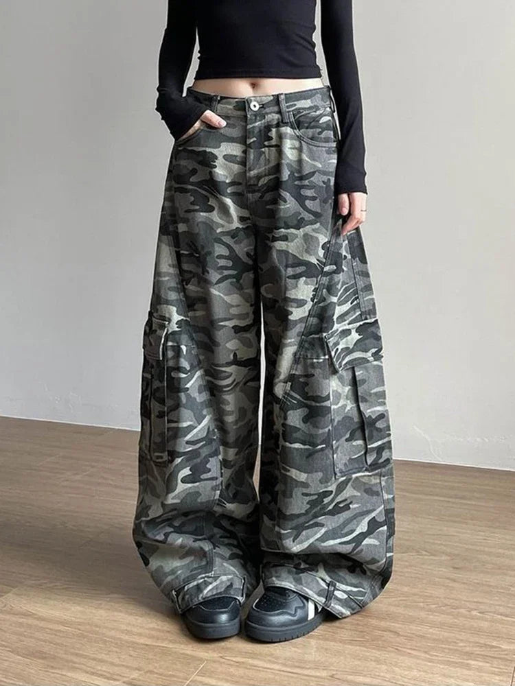 Women Camo Wide Leg Pants Streetwear Loose Trousers with Large Pockets Cool Girl Straight Cut Summer Unisex Bottoms