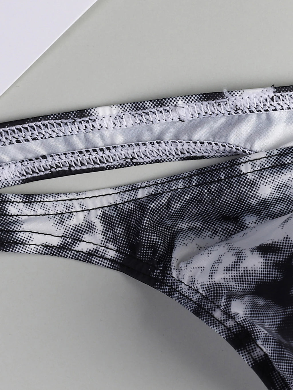 Sports Print Men Thong Male Breathable G-String Seamless Sports Panties Sexy T-back Exotic Lingerie HT143