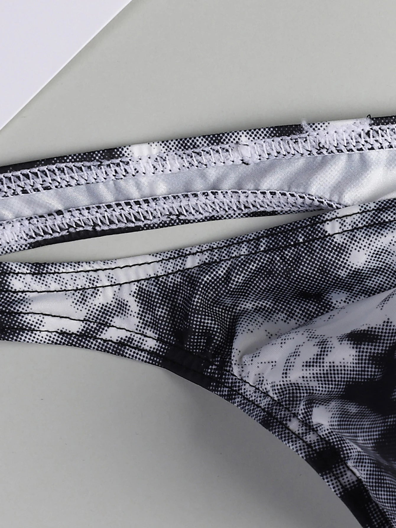 Sports Print Men Thong Male Breathable G-String Seamless Sports Panties Sexy T-back Exotic Lingerie HT143