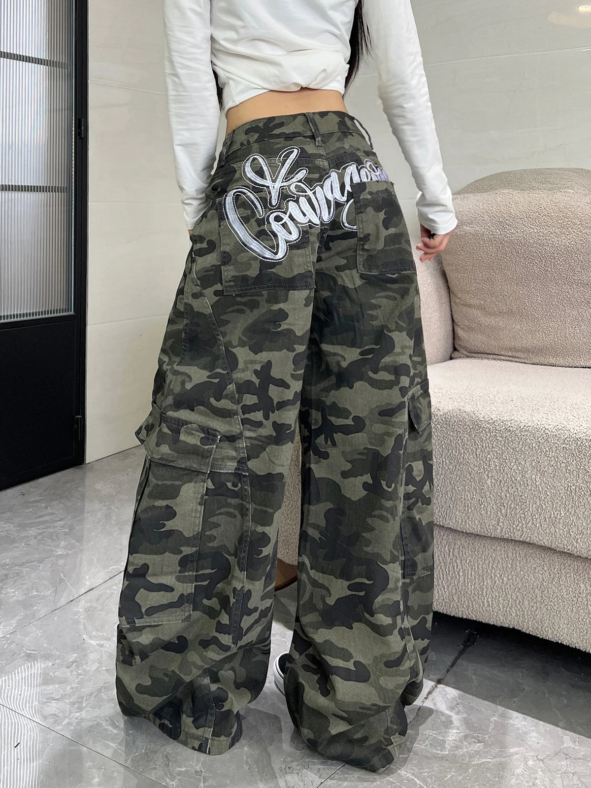 American High Waisted Baggy Y2K Camouflage Work Pants With Large Side Pockets And Embroidered Lettering, Hanging Wide Leg Pants
