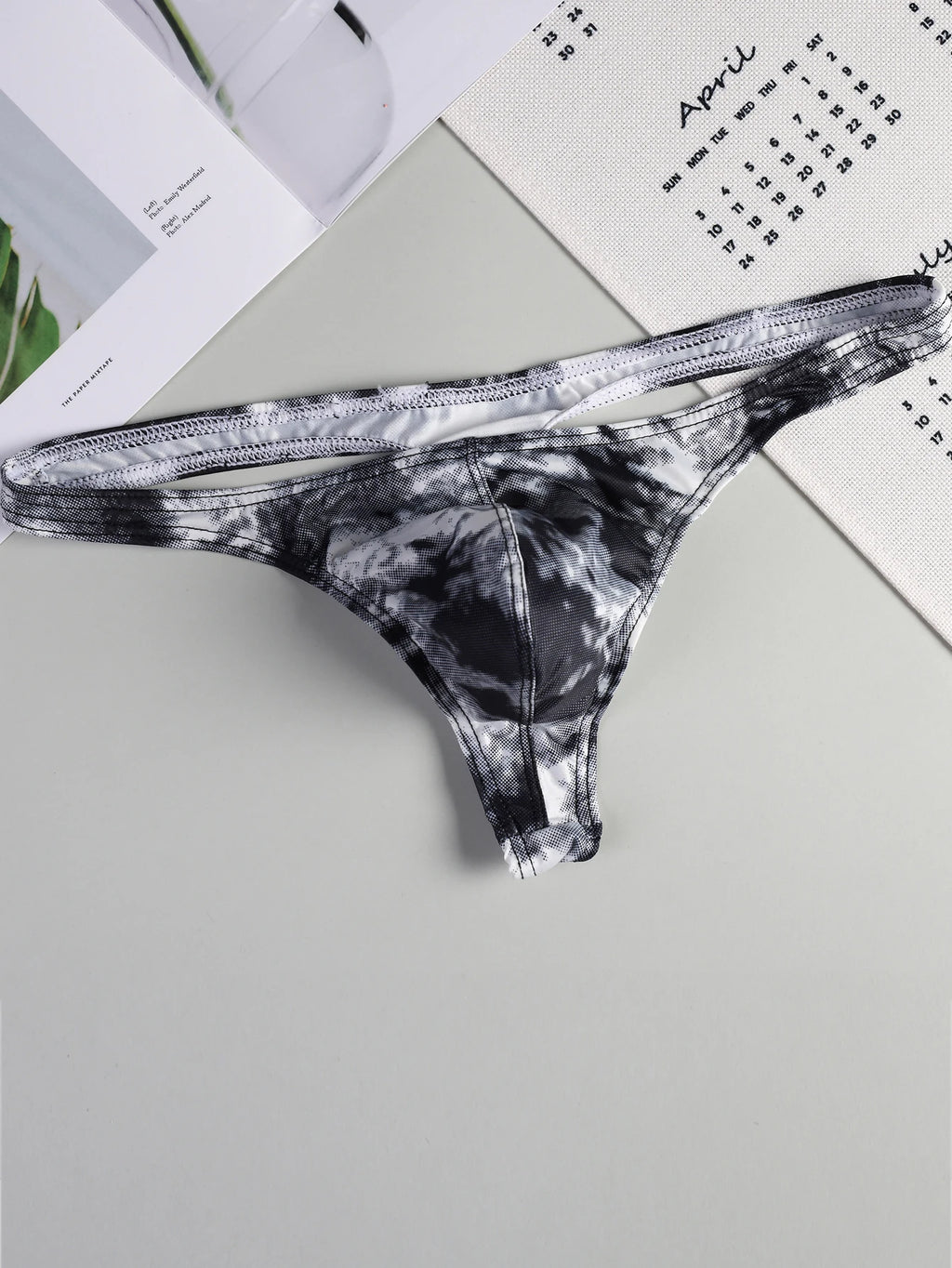 Sports Print Men Thong Male Breathable G-String Seamless Sports Panties Sexy T-back Exotic Lingerie HT143