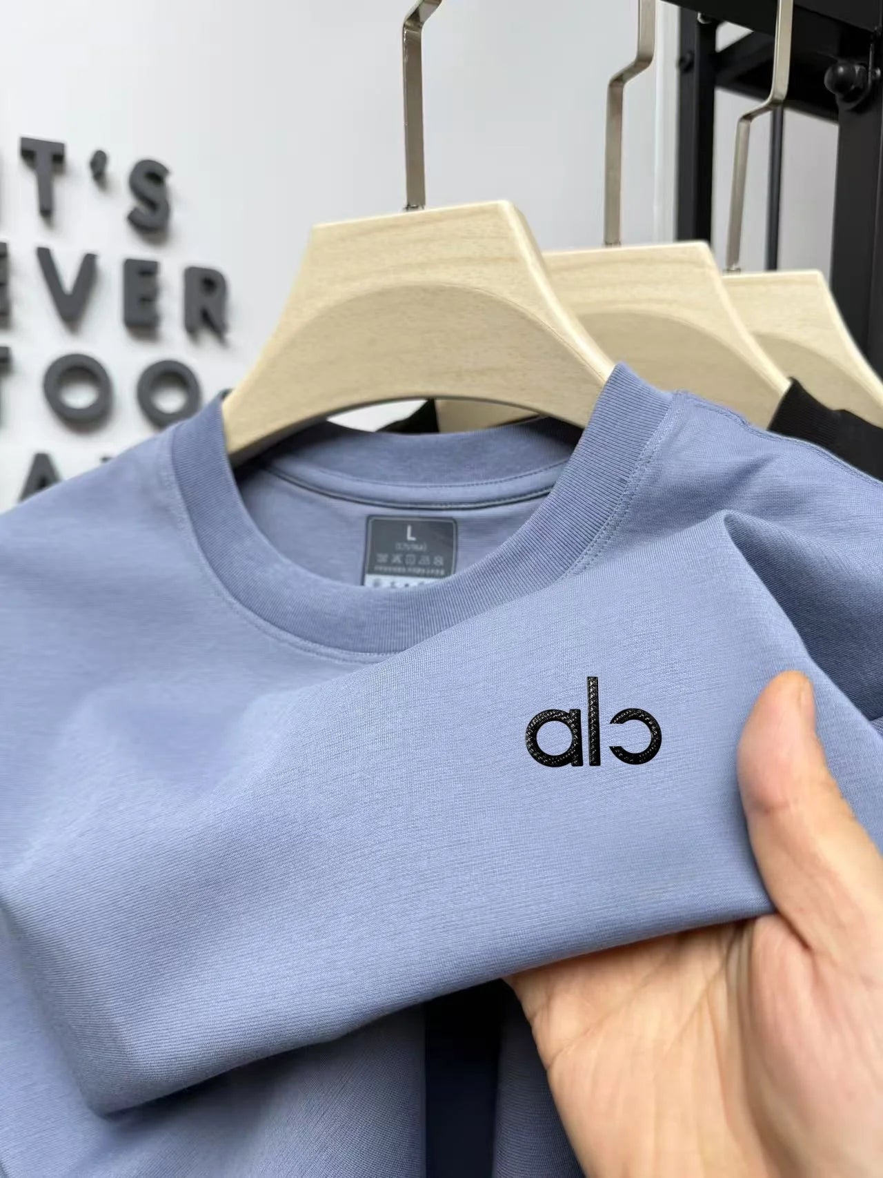 High quality summer new men's short sleeve business casual comfortable breathable top designer brand badge best-selling T-shir