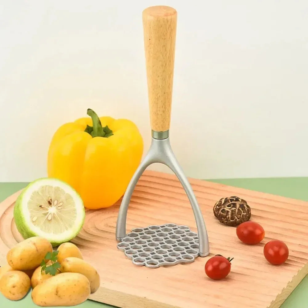 Manual Potato Masher Aluminum Potato Ricer Kitchen Vegetable Masher with Wood Handle Fruit Garlic Food Crusher Kitchen Gadgets