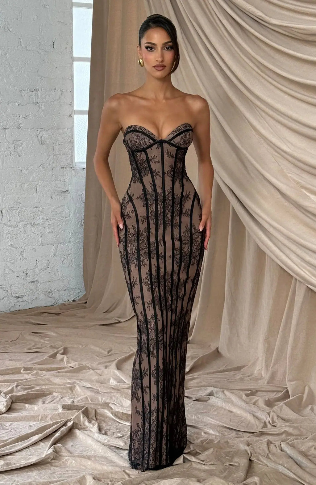 Elegant lace strapless waist cinching long dress with heart-shaped neckline for slimming and formal evening ladies' dress