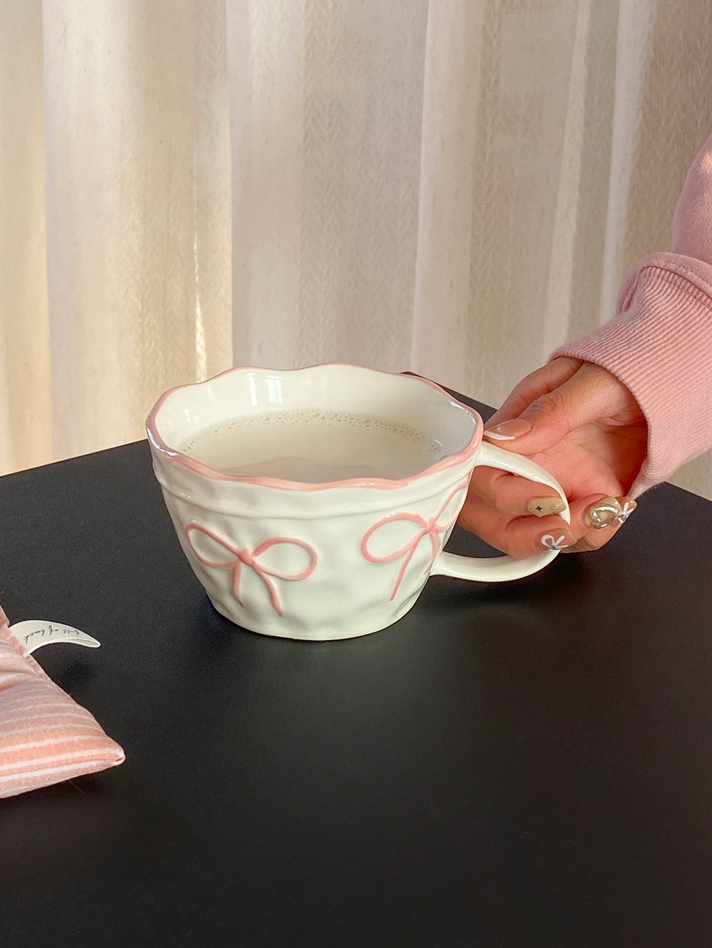 1Pc Ceramic Mug with Bowknot, Exquisite and Simple Design, Large Capacity Couple's Matching Mug, Suitable for Home Decoration, Home Drinking, Candlelight Dinner, Coffee Latte Art Cup, Holiday Gift, Exquisite Gift