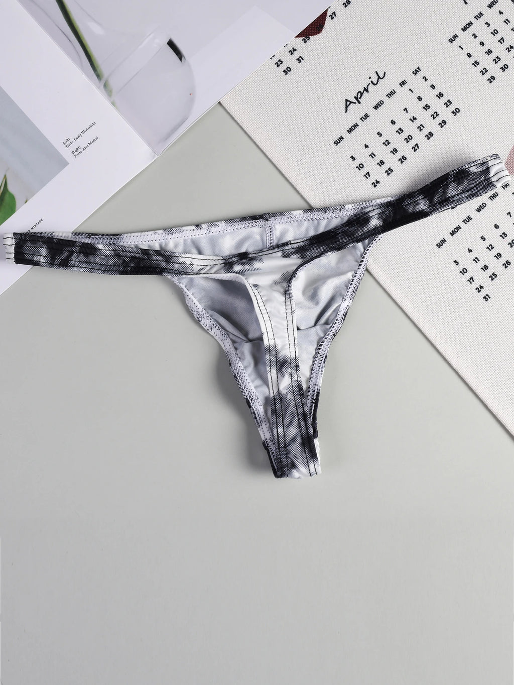 Sports Print Men Thong Male Breathable G-String Seamless Sports Panties Sexy T-back Exotic Lingerie HT143
