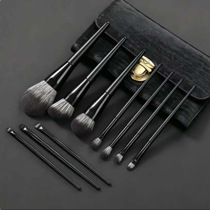Matte Black Nylon-Bristled Makeup Brush Set Portable Full-Set Makeup Tools with Powder Brushes Foundation Brushes And More