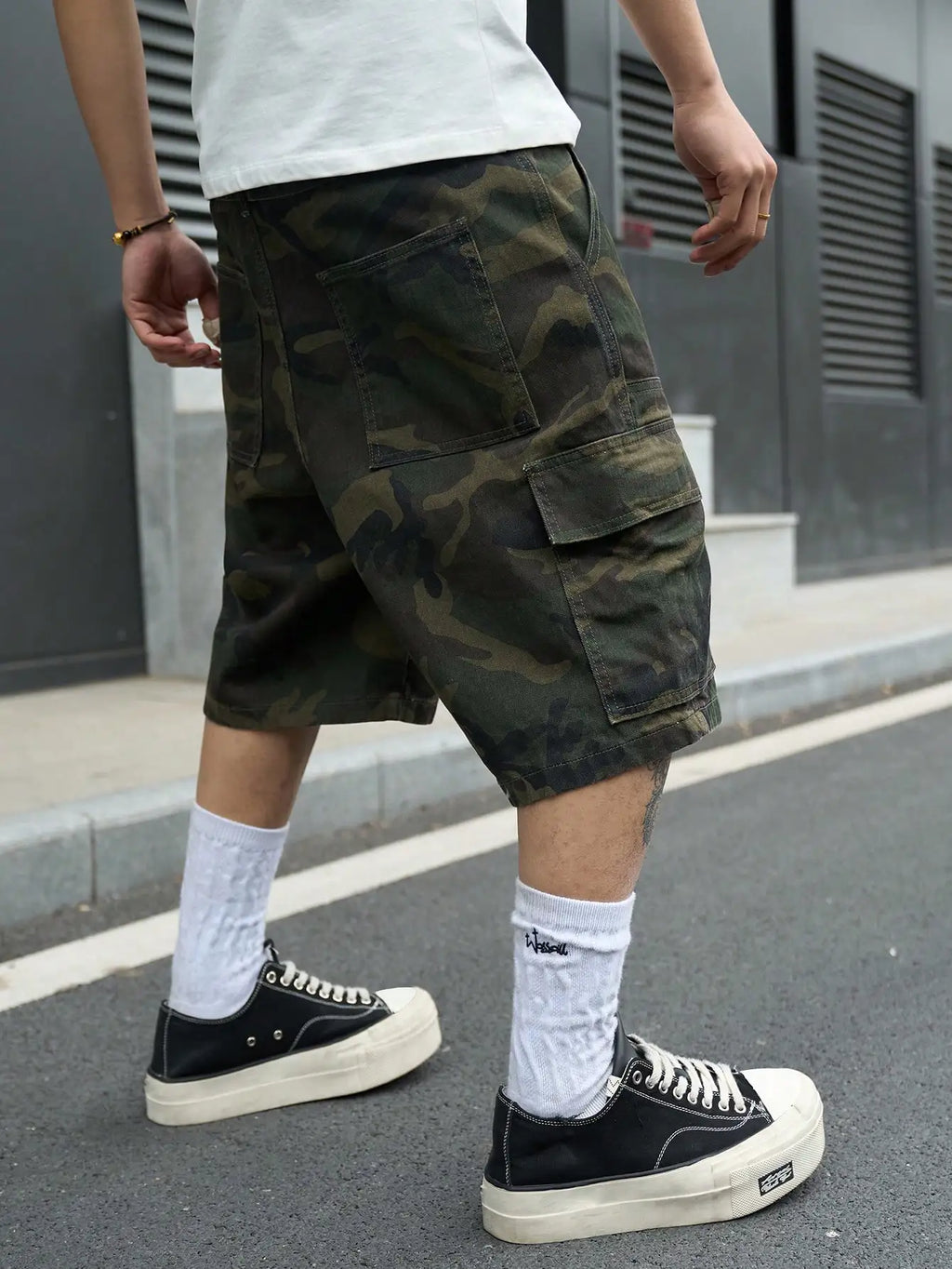 Men's Vintage Camouflage Cargo Shorts, Streetwear Loose Knee-Length Multi-Pocket Shorts with Belt Buckle