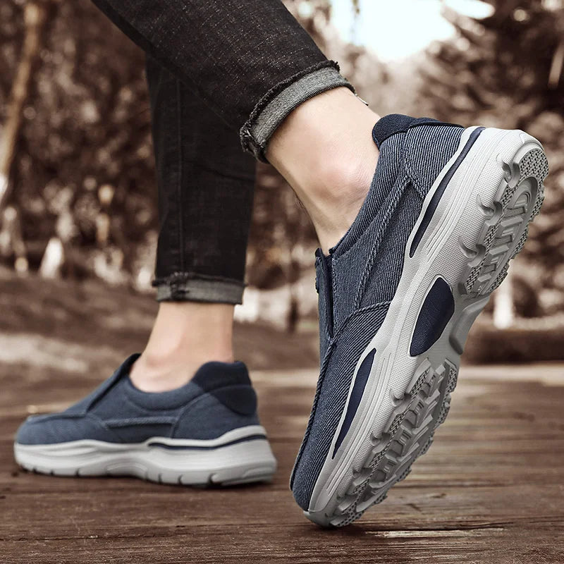 Men's Casual Shoes Canvas Breathable Loafers Men 2025 New Male Comfortable Outdoor Walking Shoes Classic Loafers Men Sneakers