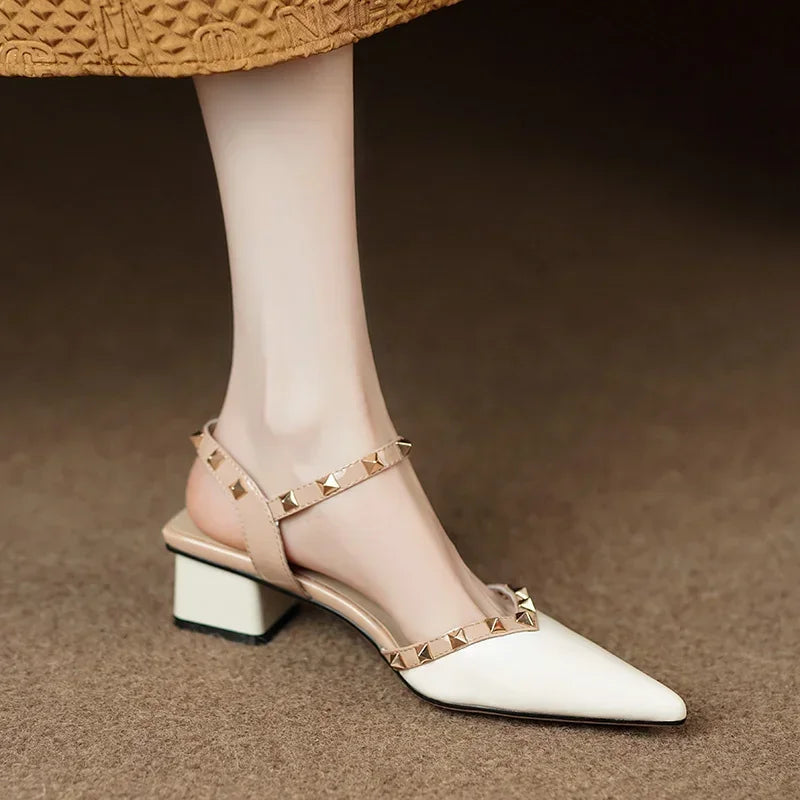 2025 Spring and Autumn New Style Fashionable Comfortable and Elegant Pointed Toe Wear-resistant Casual Rivet Sandals for Women