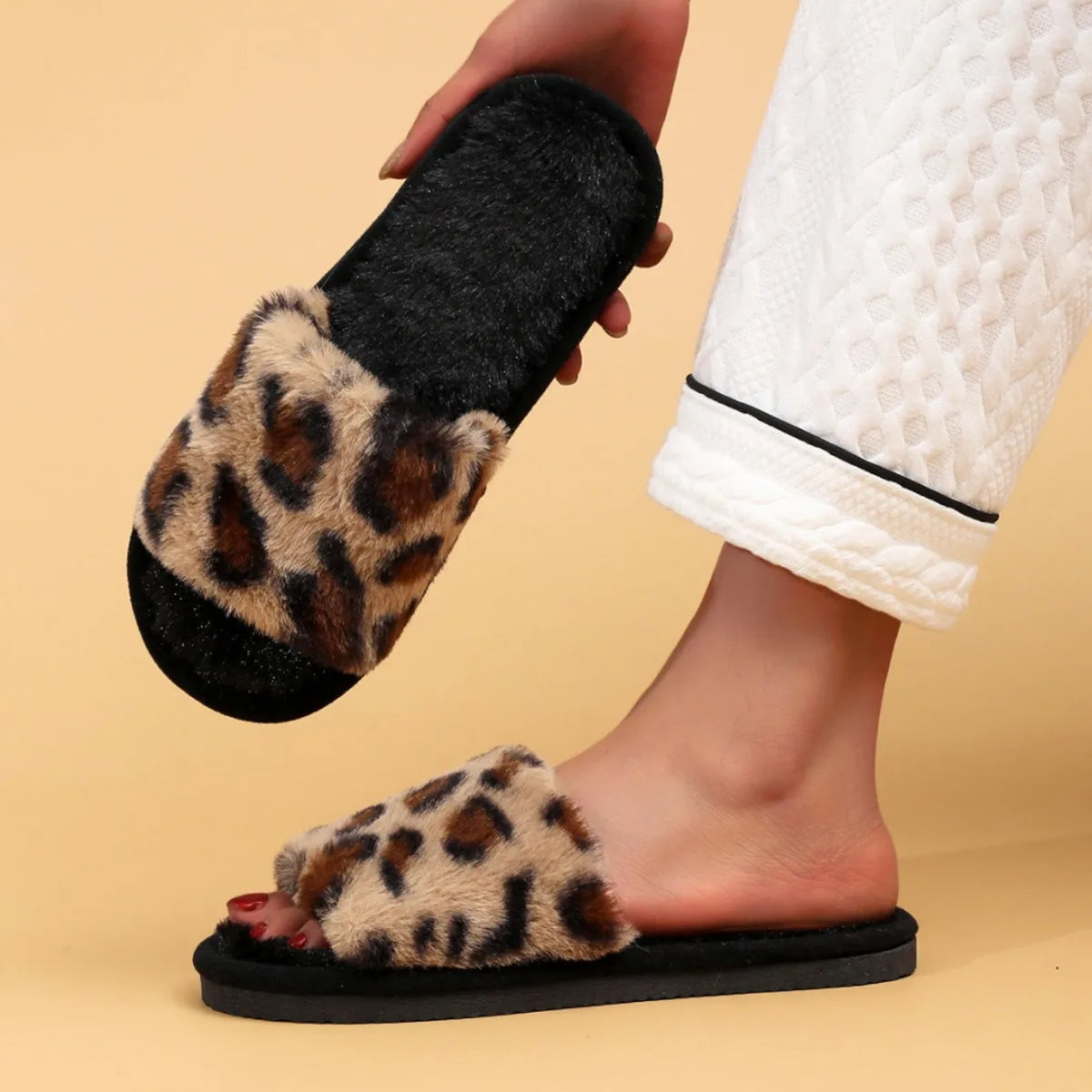 Fashion Women Leopard Print Fuzzy Plush Slippers Home Slides Soft Sole Non Slip Warm Cozy Indoor Casual House Ladies Footwear