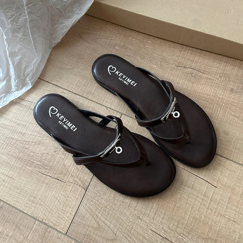 2026 New Fashion Casual Slip-On Flat Bottom Sandals with Lock Buckle for Beach Vacation Women Breathable Comfortable PU Leather