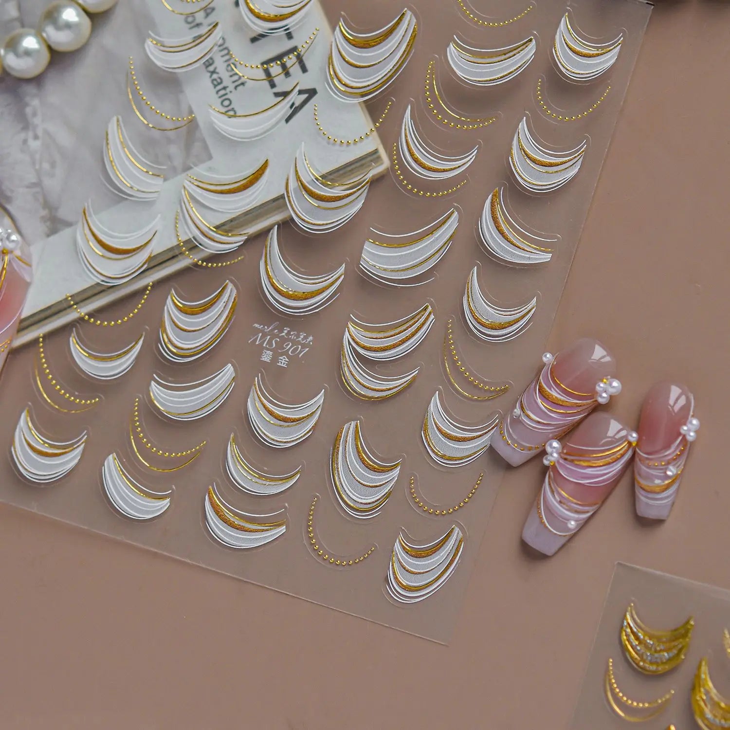 Cute Shiny Stars Chain Nail Stickers Gold and Silver Wavy Star Lines Self Adhesive Nail Stickers for Summer Nail Art Decoration