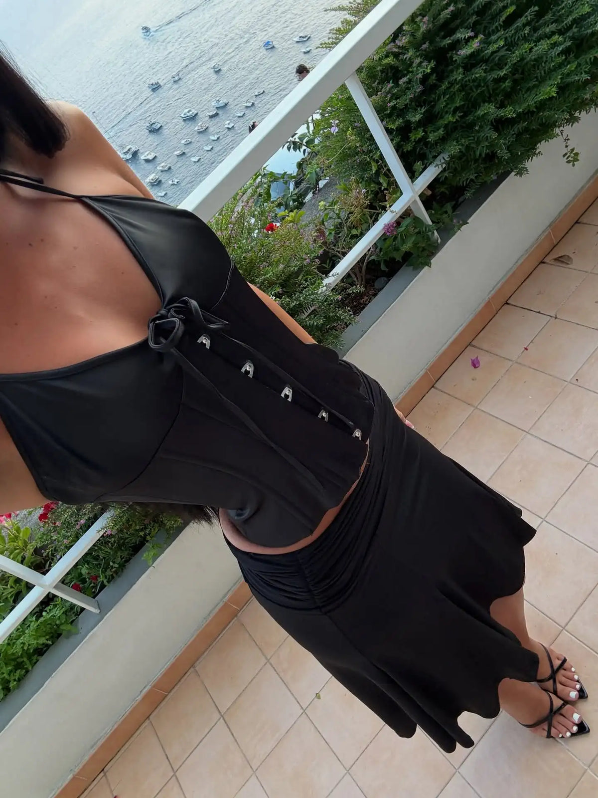 GUZ Satin Fishbone Corset with V-neck design, adjustable back straps for a slimming and elegant look, corset with straps to cinch the waist for a slimming effect, stylish outerwear tank top for hot girls