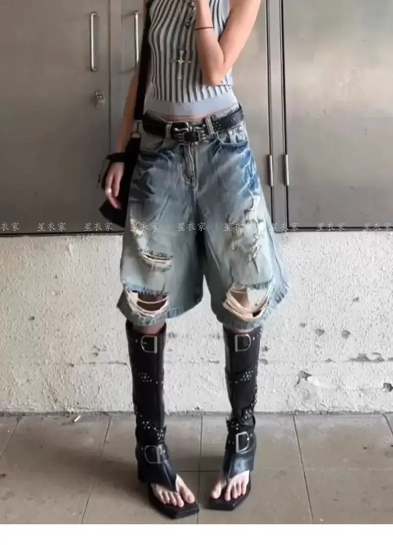 Women's Retro Old Washing Wide-leg Five-point High Street Design Ripped Denim Shorts