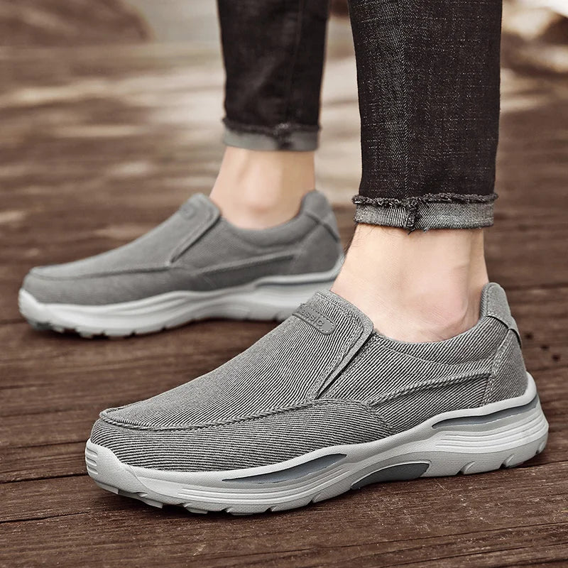 Men's Casual Shoes Canvas Breathable Loafers Men 2025 New Male Comfortable Outdoor Walking Shoes Classic Loafers Men Sneakers