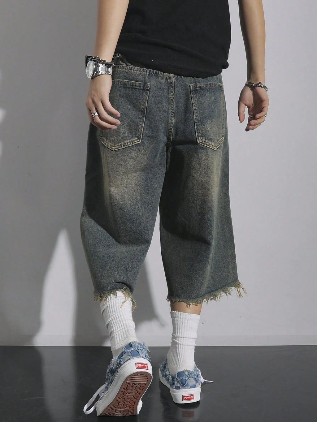 Men's Loose Ripped Denim Jeans 7 Point Calf Length Wide Leg Trousers Distressed Holes Frayed Hem Streetwear Casual Pants