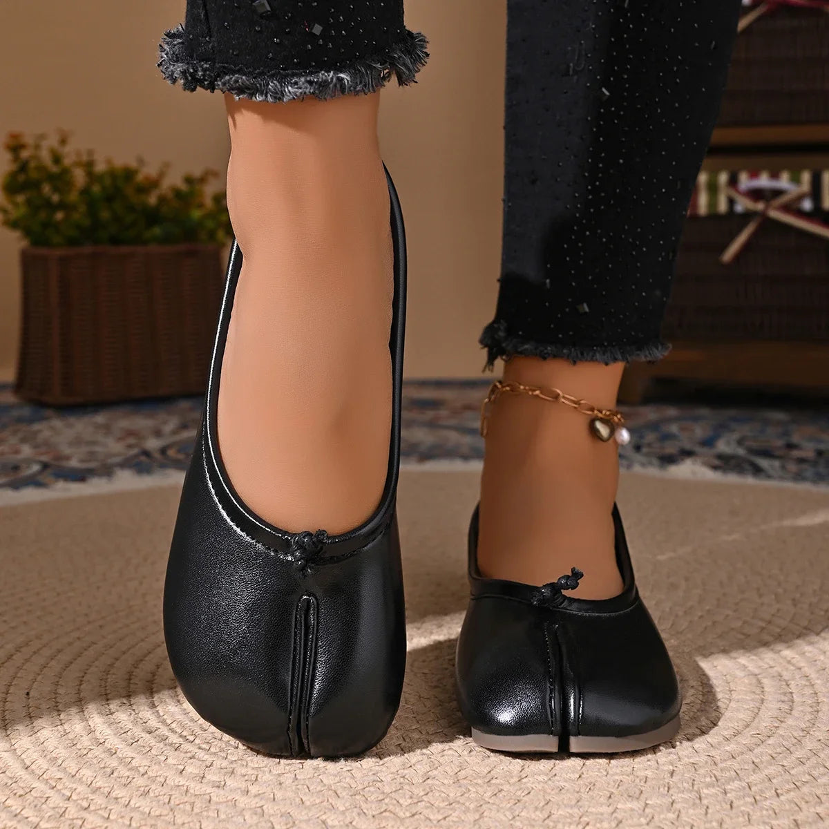 Japanese Style Tabi Ninja Shoes Women Cozy Leather Flats Split Hoof Toe Loafers Femme Mary Jeans Mocasines Ladies Ballerina Shoe
