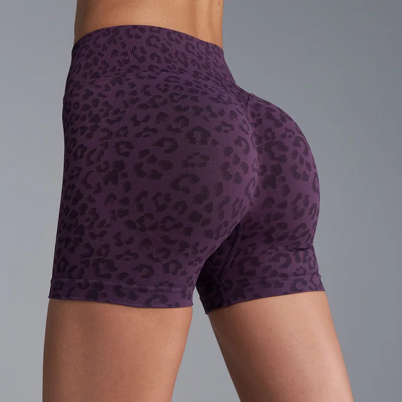 Seamless Hip Hugging Fitness Shorts, Internet Famous Sports Three Part Pants, High Waisted and High Stretch Peach Hip Pants for