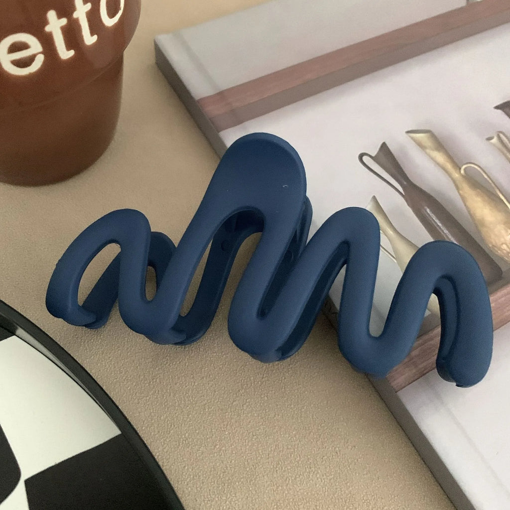 2023 New Trendy Curve Matt Hair Claw Clip Large Shark Crab Hair Clips Women Hair Accessories INS Female Back of Head Hairpin