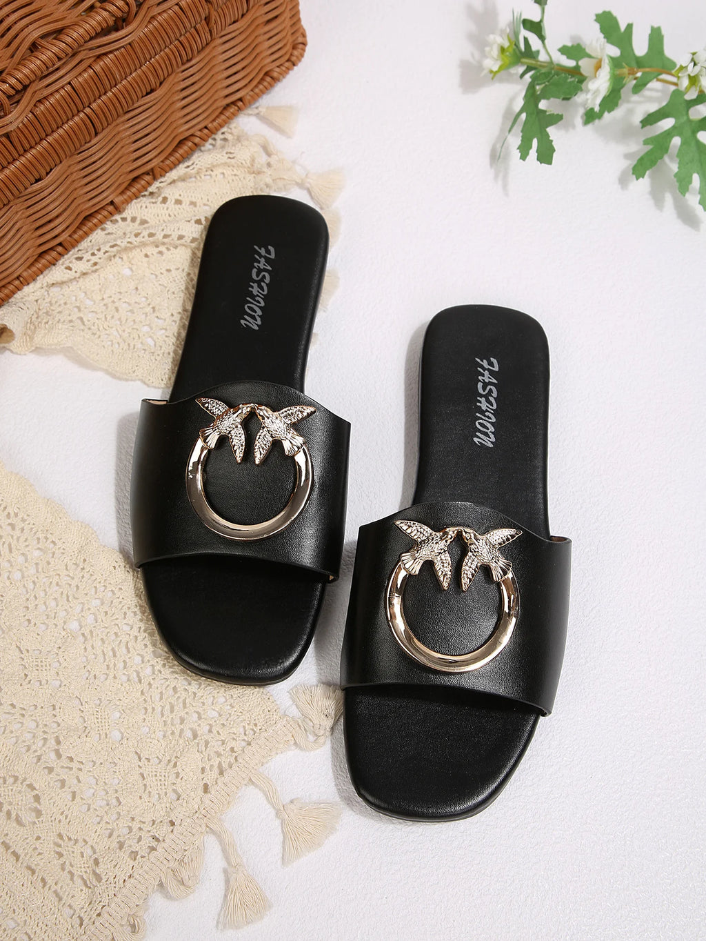 New Women's Spring Summer Fashion Trend Slip-On Sandals Anti-Slip Breathable Lightweight Casual Outdoor Beach Shoes Flat Heel