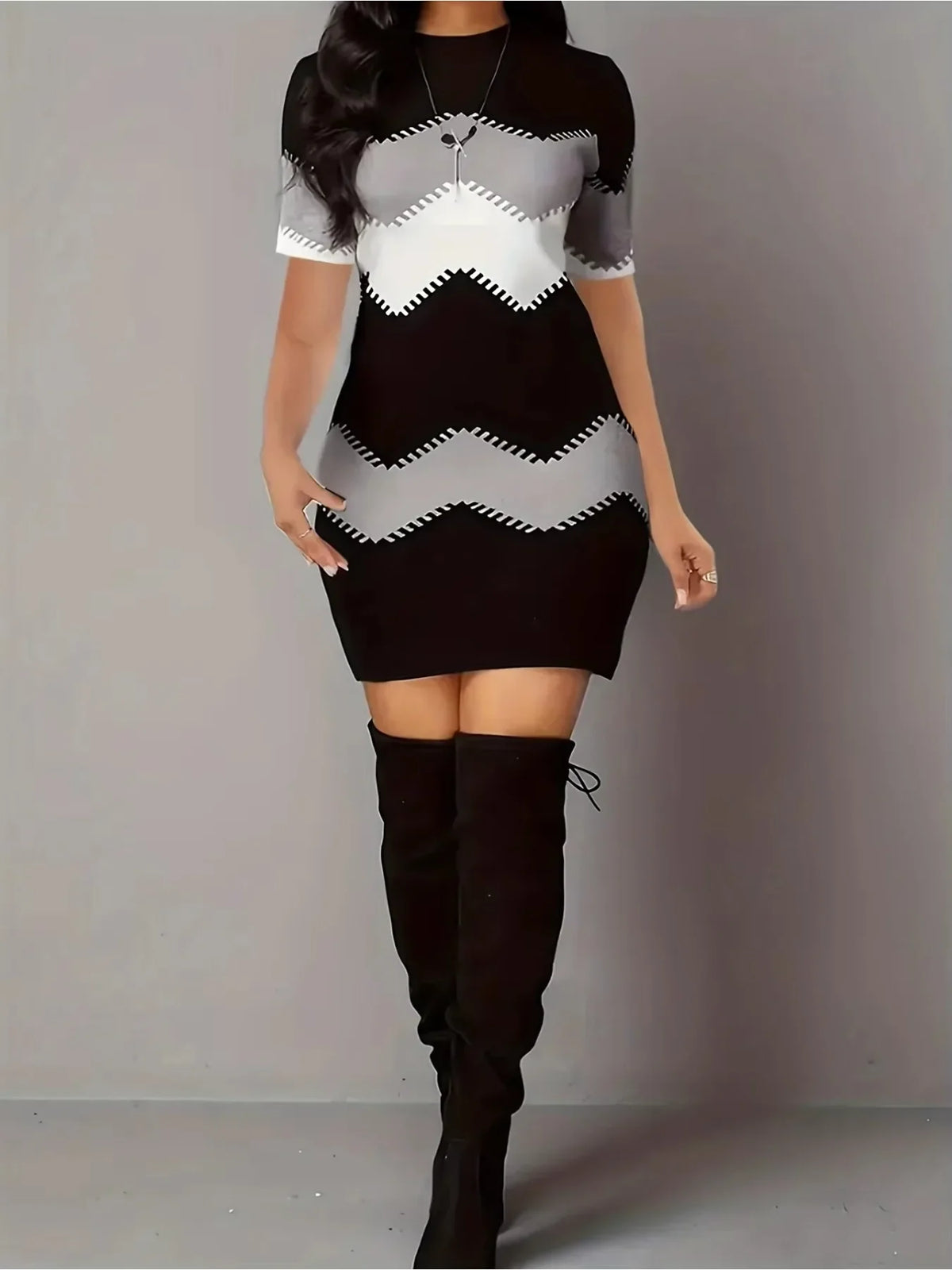 Plus Size Women Geometric Chevron Print Mini Dress, Short Sleeve Round Neck Bodycon Slim Party Dress