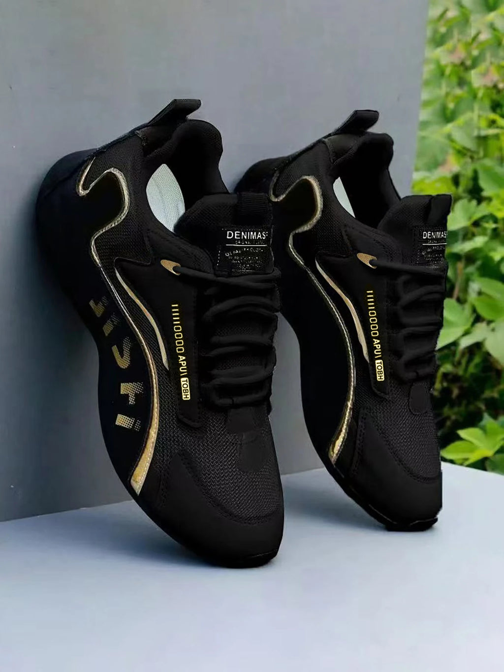A Pair of Breathable Men's Training Shoes with Lace-Up Design, Comfortable and Lightweight, Suitable for Sports, Outdoor Activities, Commuting, and Casual Wear, Large Size Running Training Shoes