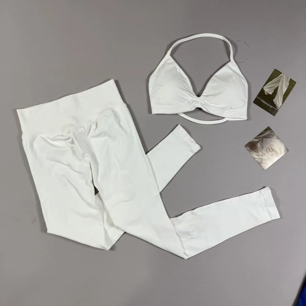 2-Piece Set Women's Seamless Clean (No Logo) Yoga Set, Halter Neck Sports Bra & High-Waisted Lifting Leggings for Gym Workouts