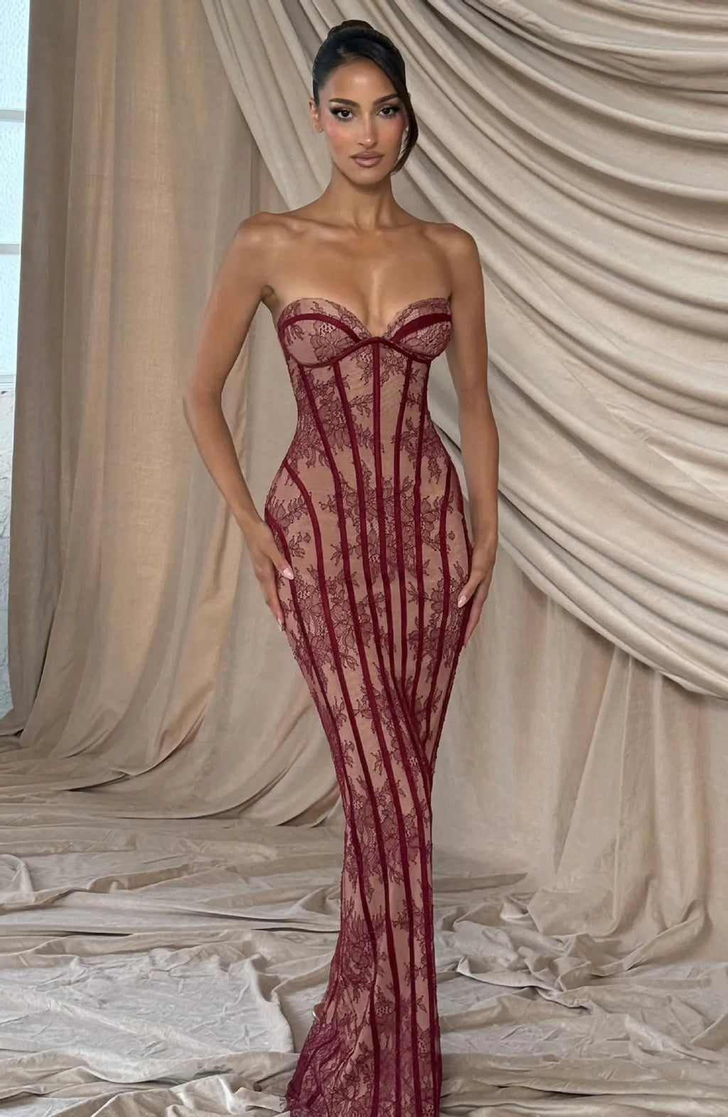 Elegant lace strapless waist cinching long dress with heart-shaped neckline for slimming and formal evening ladies' dress