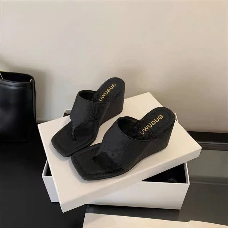 2025 Spring and Autumn New Style Slimming Slope Heel Korean Version Bare Toe Flip Flops Cool Slippers Sandals