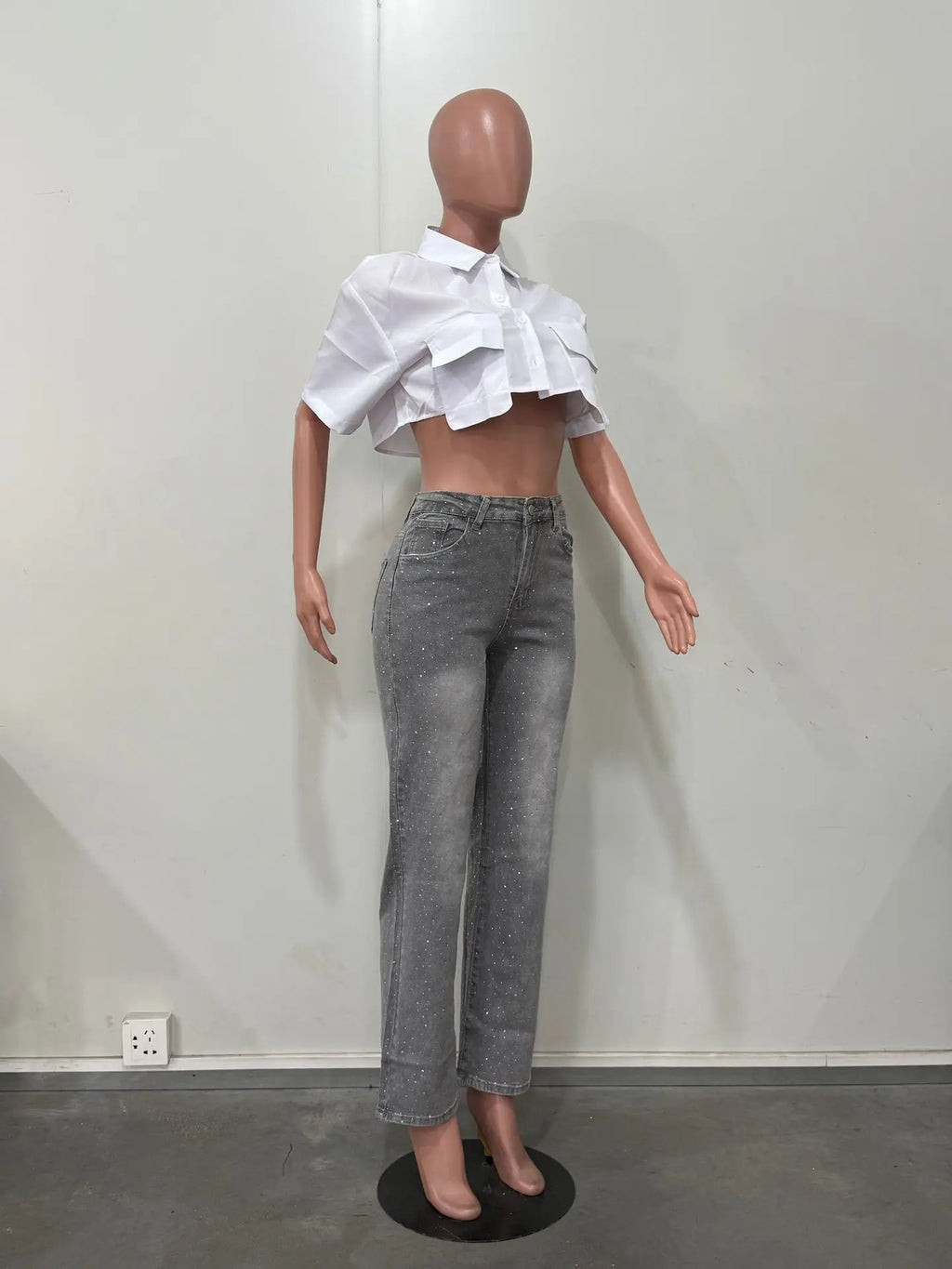 Women's Outfit Featuring Diamond-studded Washed Denim Pants Women's High-waisted Straight-leg Pants, and "hot Girl" Style Pants.