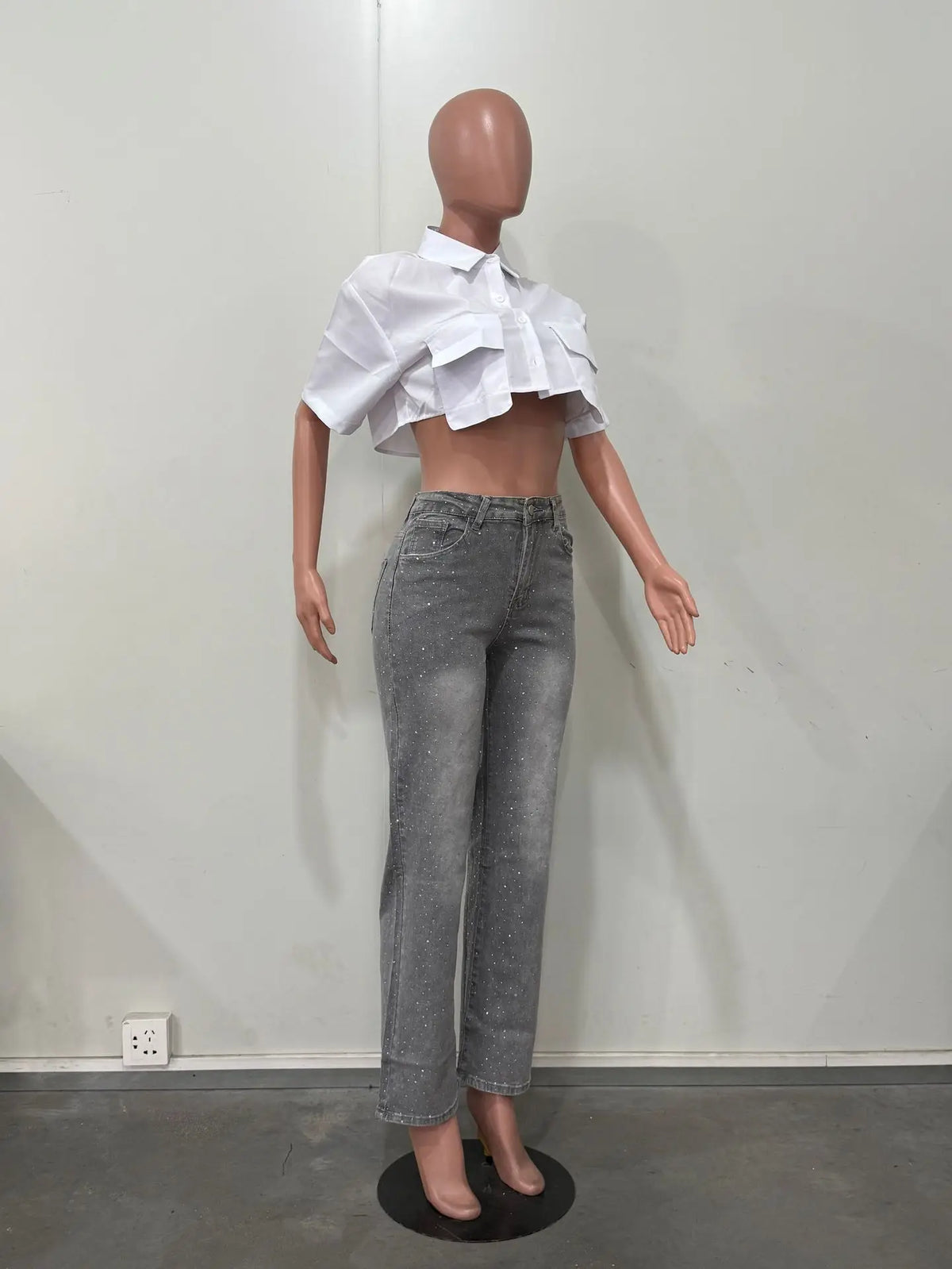 Women's Outfit Featuring Diamond-studded Washed Denim Pants Women's High-waisted Straight-leg Pants, and "hot Girl" Style Pants.