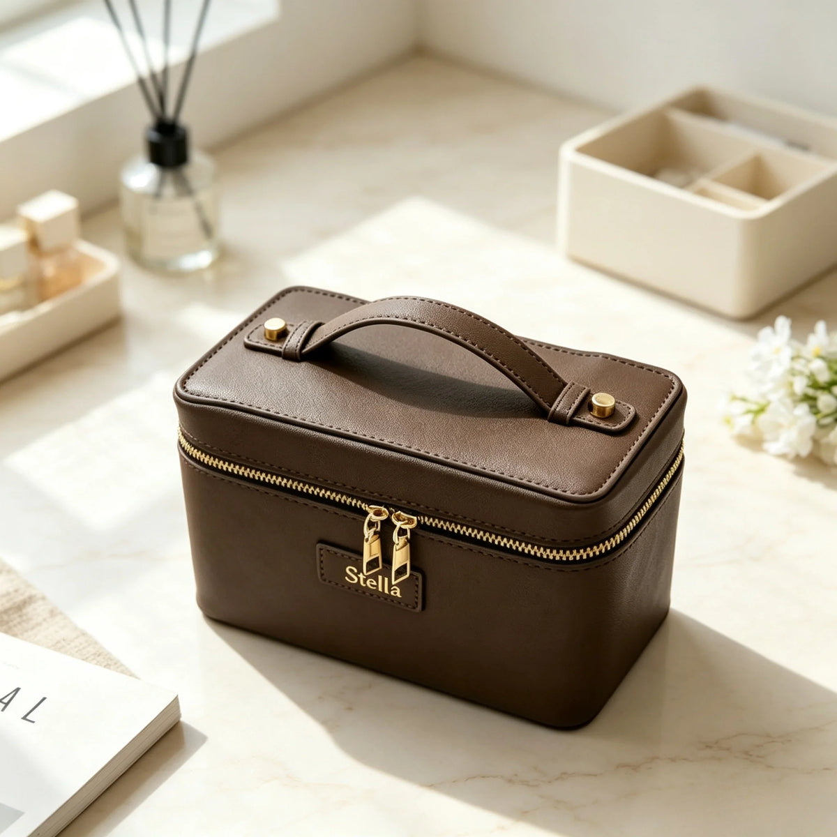 Customized Name PU Leather Cosmetic Bag with Zoned Storage and Large Capacity Travel Toiletry Bag for Autumn Winter New Arrivals
