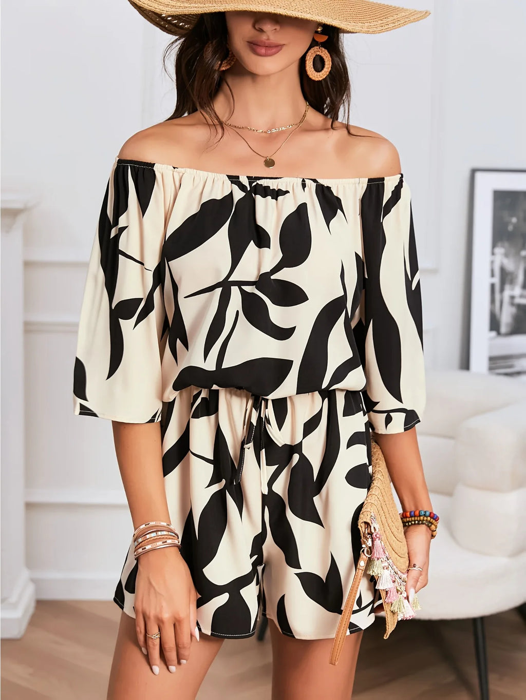 1 piece of sexy one-shoulder summer jumpsuit, comfortable and soft fabric, simple and elegant style