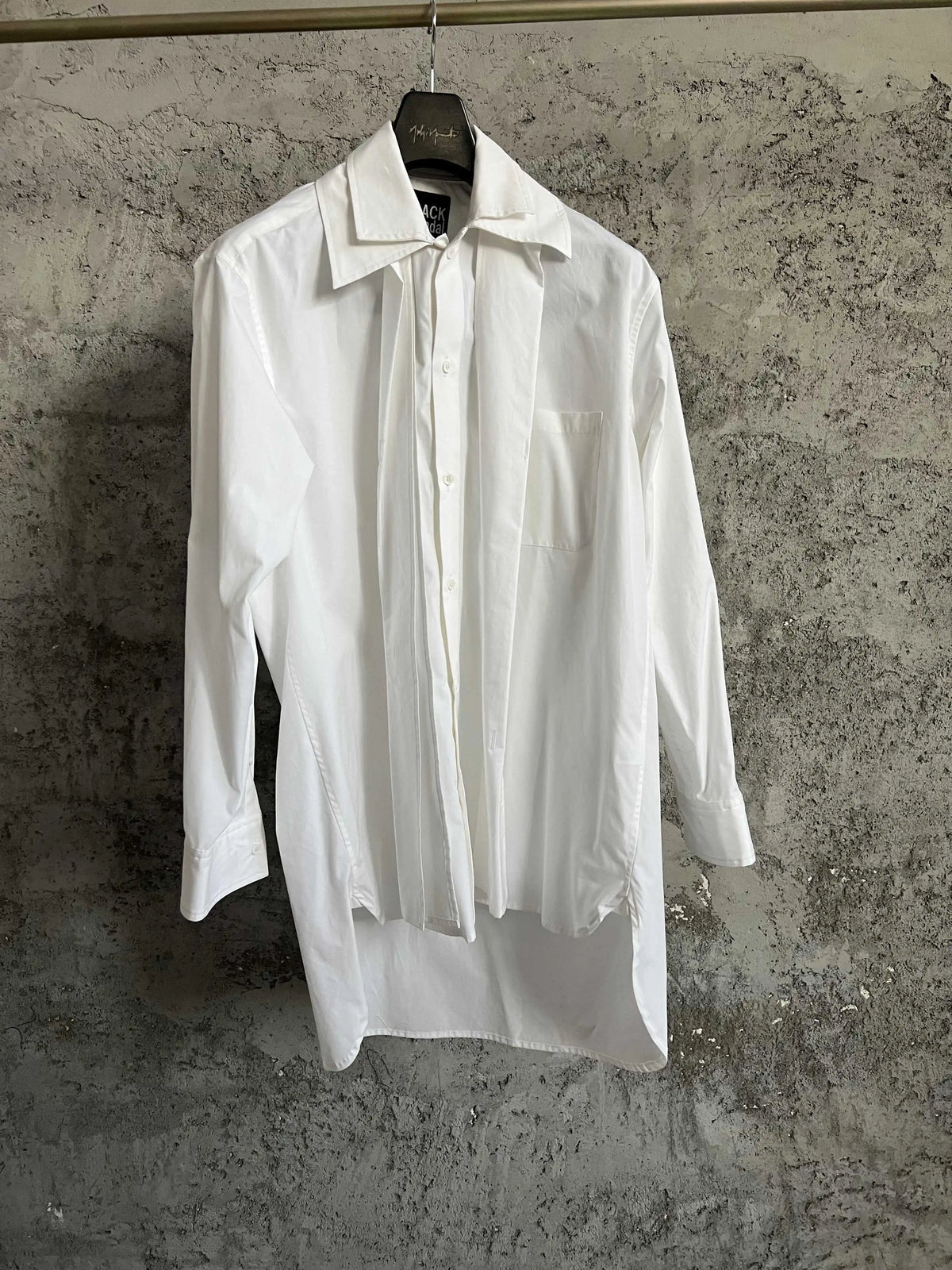 Original design detachable collar contrasting color shirt, cotton asymmetrical collar white and black shirt design