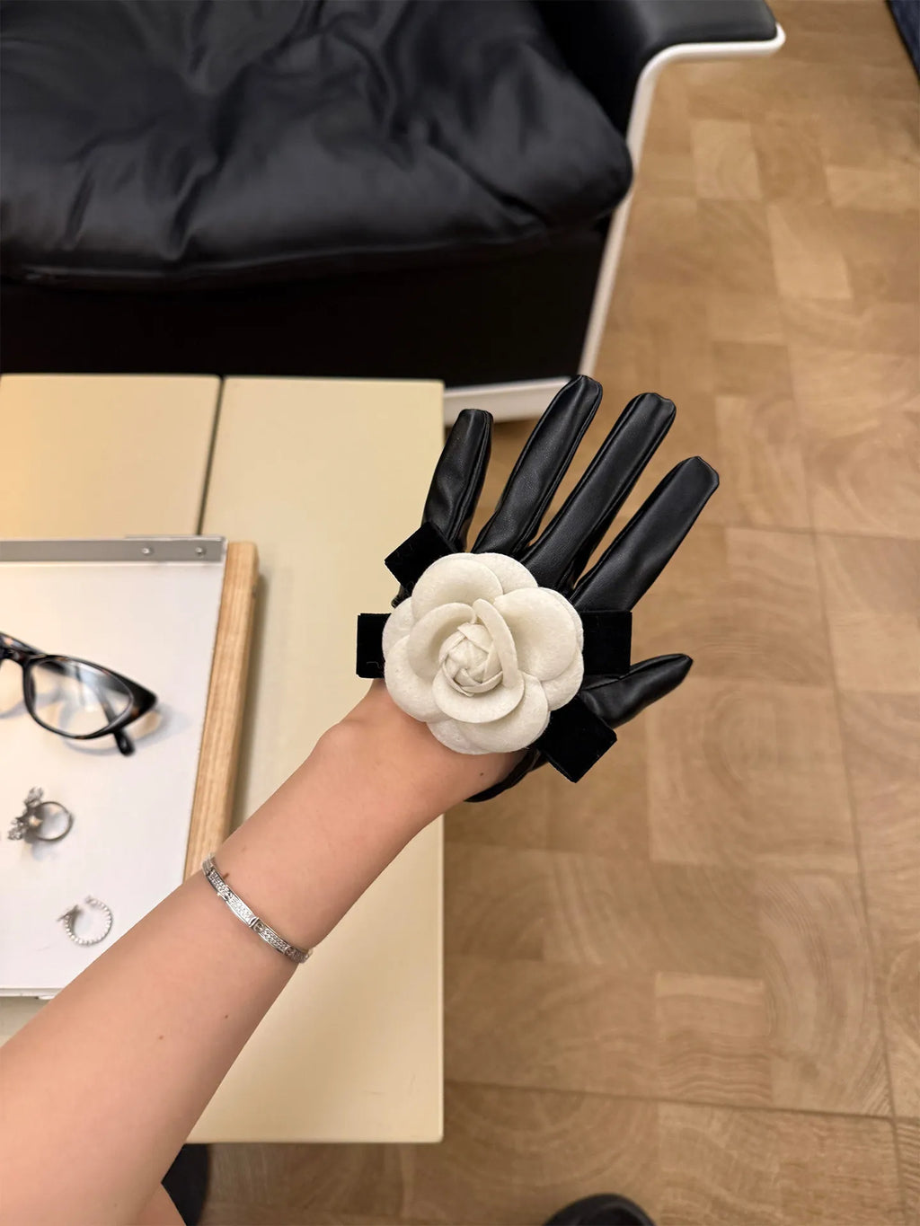High-level Luxury Camellia Leather Gloves Korean Ins Style Hepburn Style Exquisite Dress Gloves Photo Props Bride Wedding Gloves
