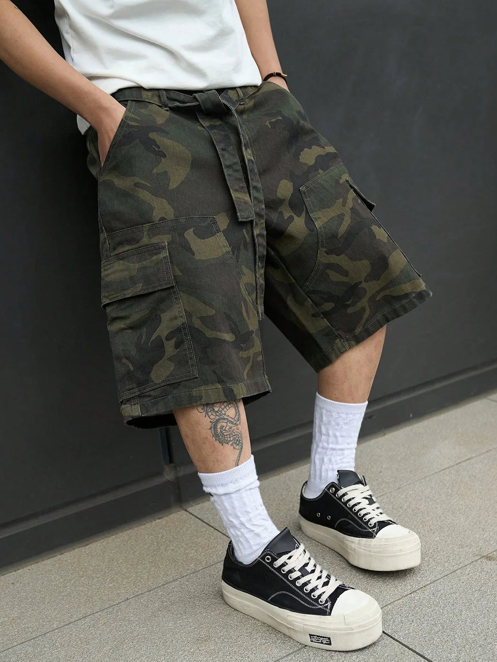 Men's Vintage Camouflage Cargo Shorts, Streetwear Loose Knee-Length Multi-Pocket Shorts with Belt Buckle