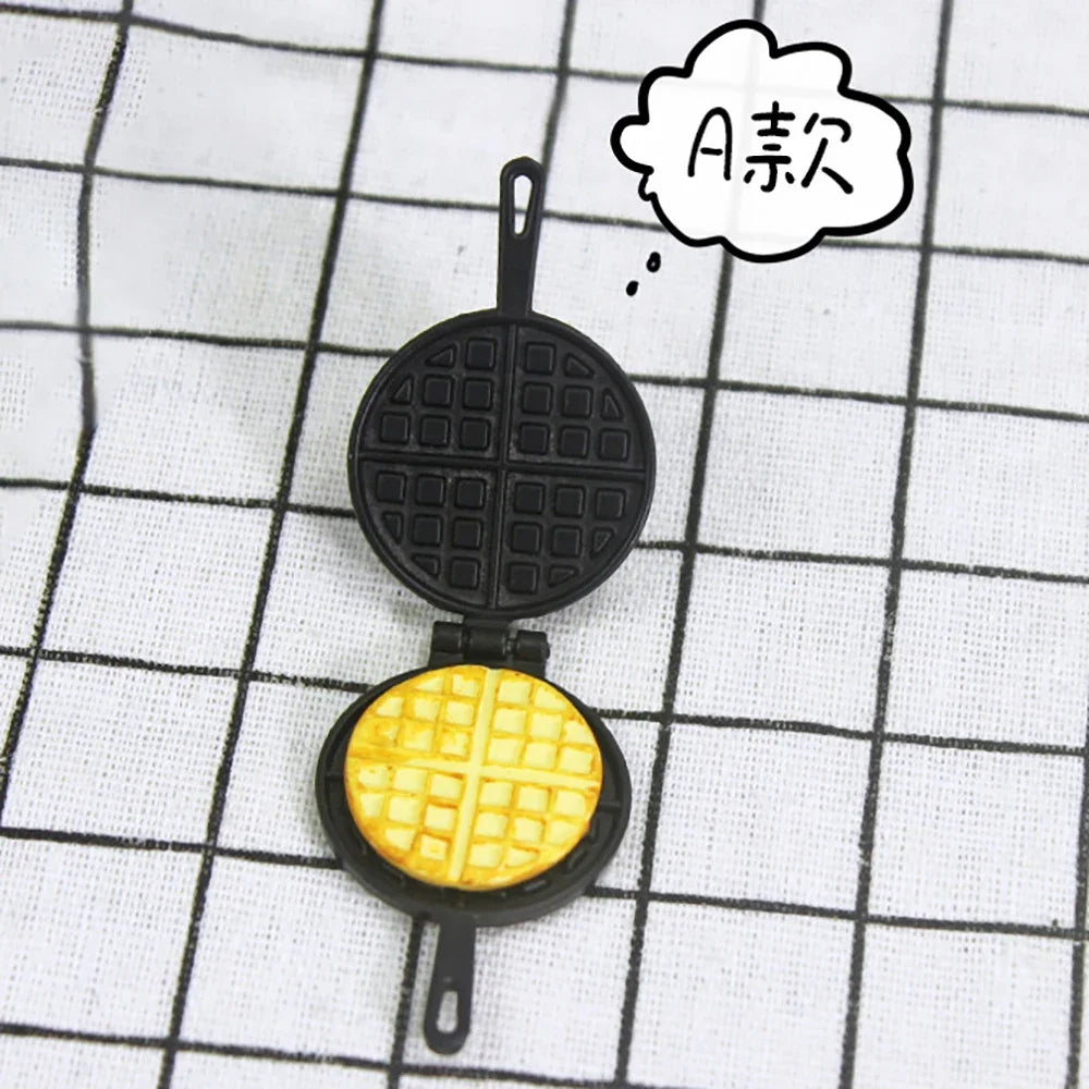 1Pcs 1/12 Dollhouse Miniature Accessories Mini Waffle Mold Frying Pan Food Model Toys for Doll House Decoration