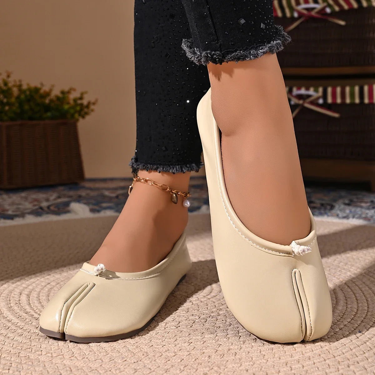 Japanese Style Tabi Ninja Shoes Women Cozy Leather Flats Split Hoof Toe Loafers Femme Mary Jeans Mocasines Ladies Ballerina Shoe