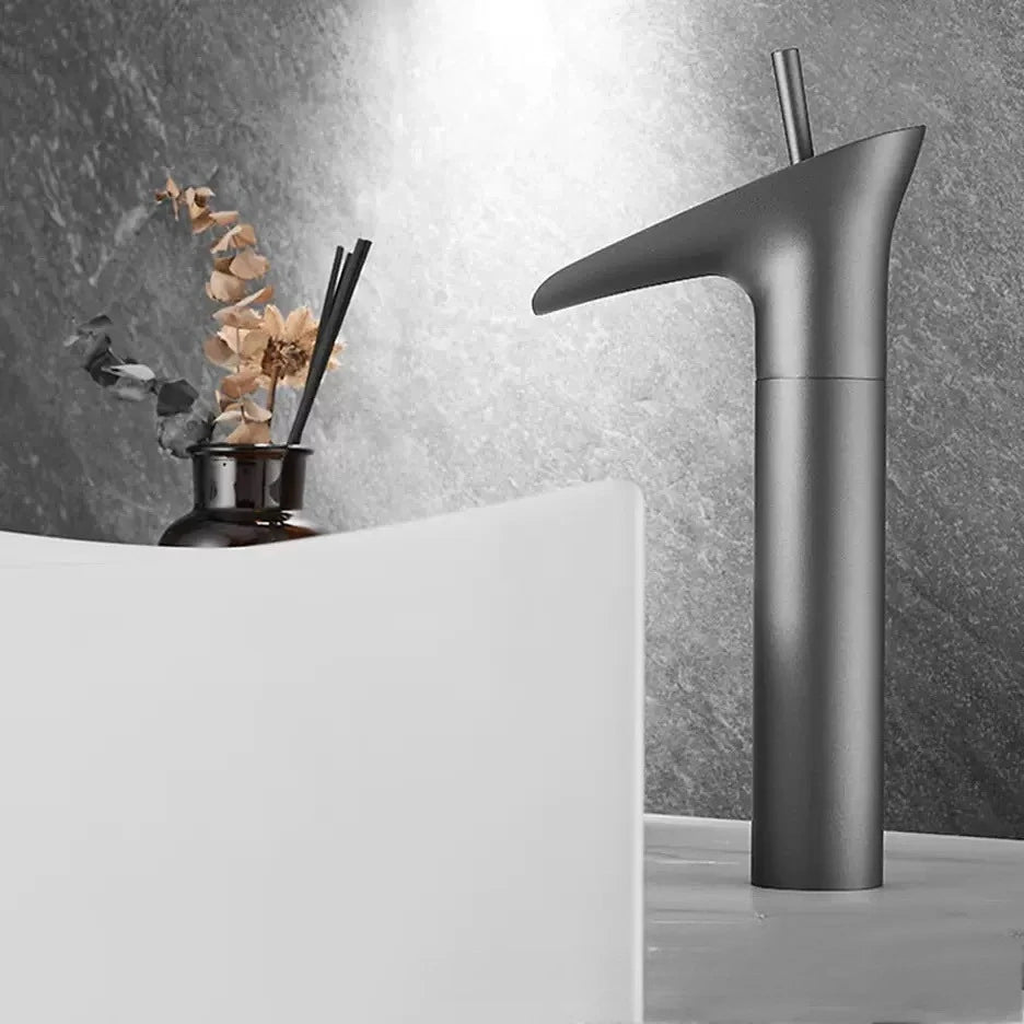 Bathroom Faucet Single Lever Waterfall Basin Faucet Brass Antique Hot and Cold bathroom Sink Mixer Wine Glass Style Taps