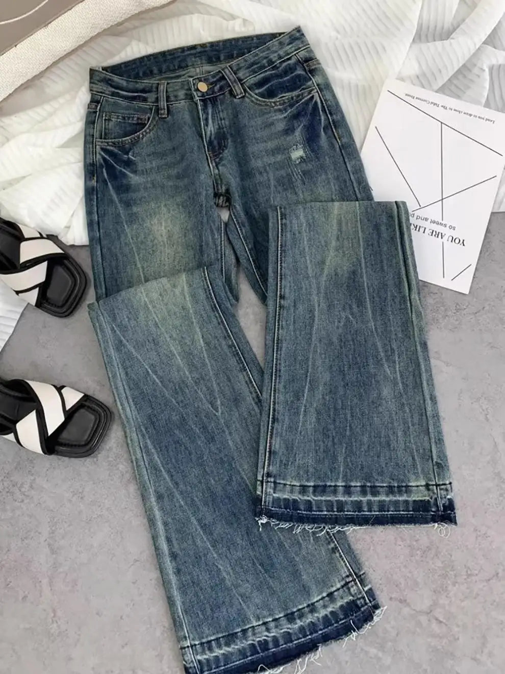 American retro low-waisted jeans female autumn new embroidery old casual fashion temperament slim Joker bell bottoms.