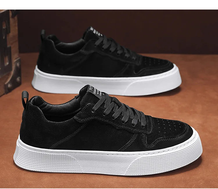 Men's sports soft-soled breathable and comfortable sneakers are trendy to pair with fashionable casual sports shoes