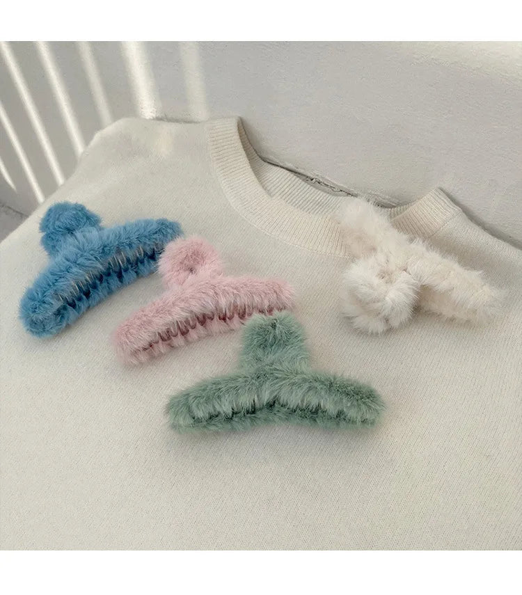 Winter Faux Fur Hair Claws for Women Elegant Acrylic Crab Barrette Hairpin Girls Hair Accessories Furry Headwear Hair Claw Clip