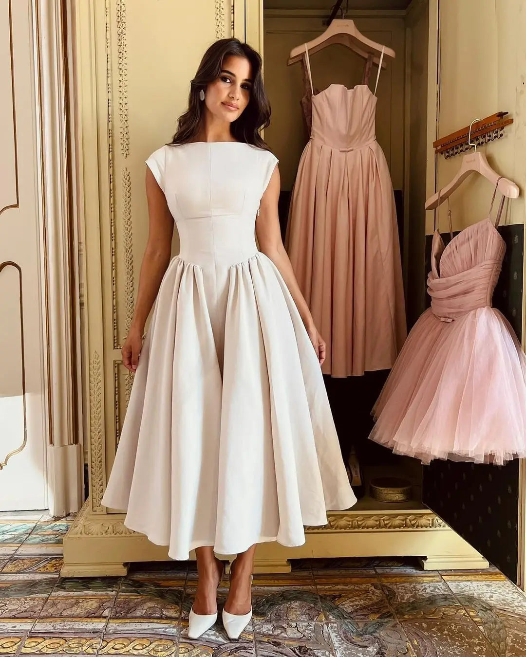 2026 Autumn New Style Elegant Backless and Waist-Slimming Mid-Length Dress