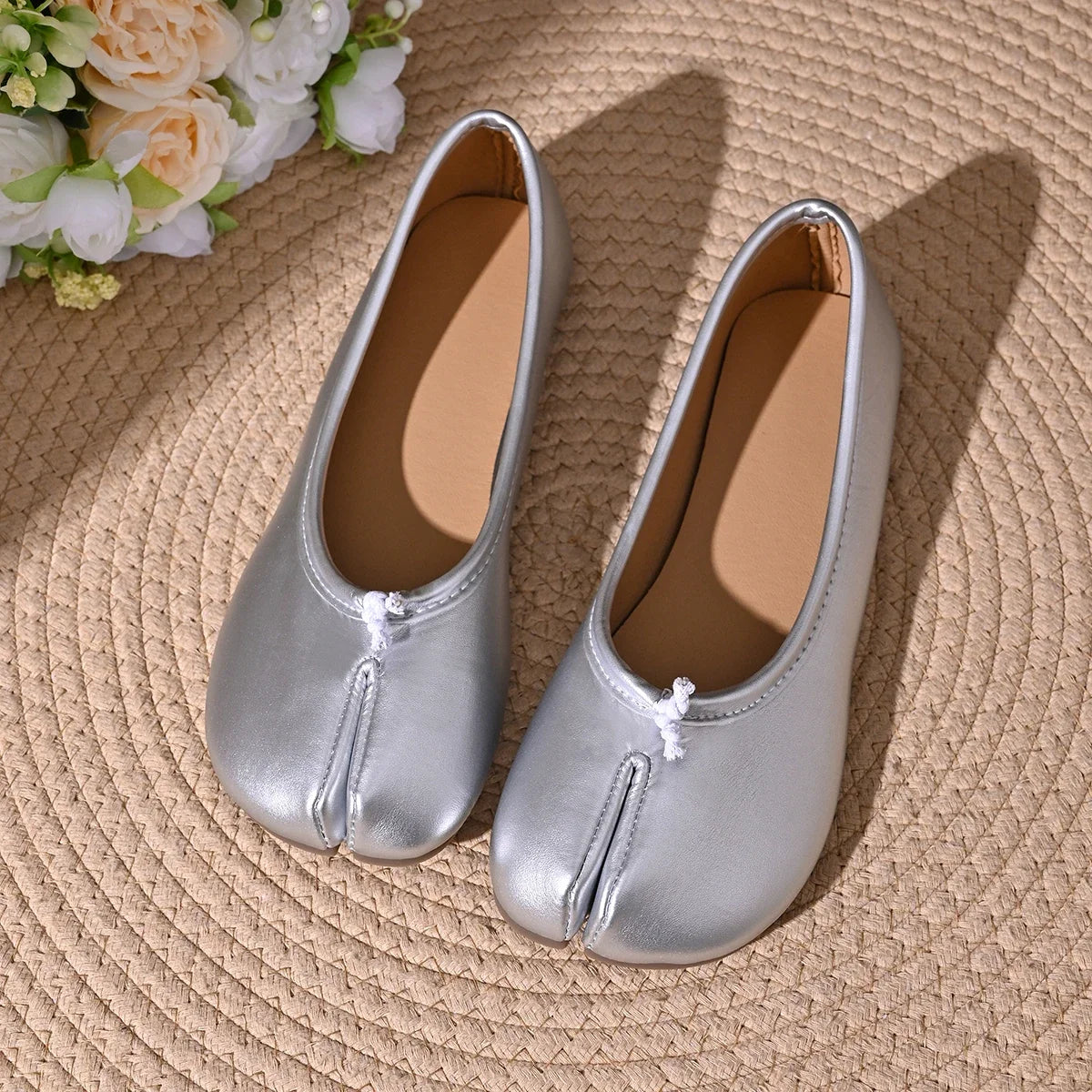 Japanese Style Tabi Ninja Shoes Women Cozy Leather Flats Split Hoof Toe Loafers Femme Mary Jeans Mocasines Ladies Ballerina Shoe