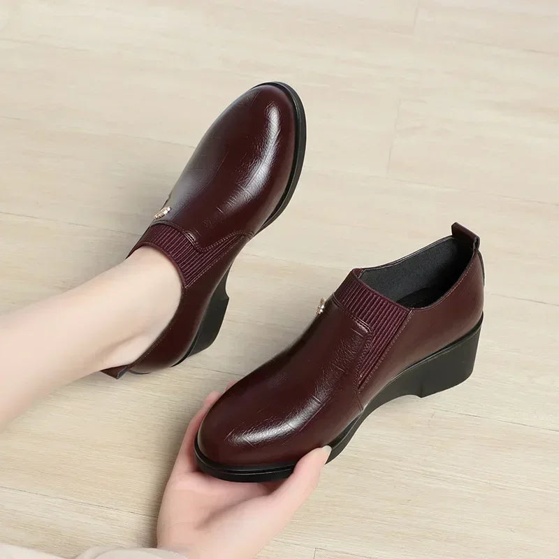 Women's 2025 Spring and Autumn New Soft Leather Middle Heel Thick Soled Leather Shoes Soft Soled Non Slip Single Shoes