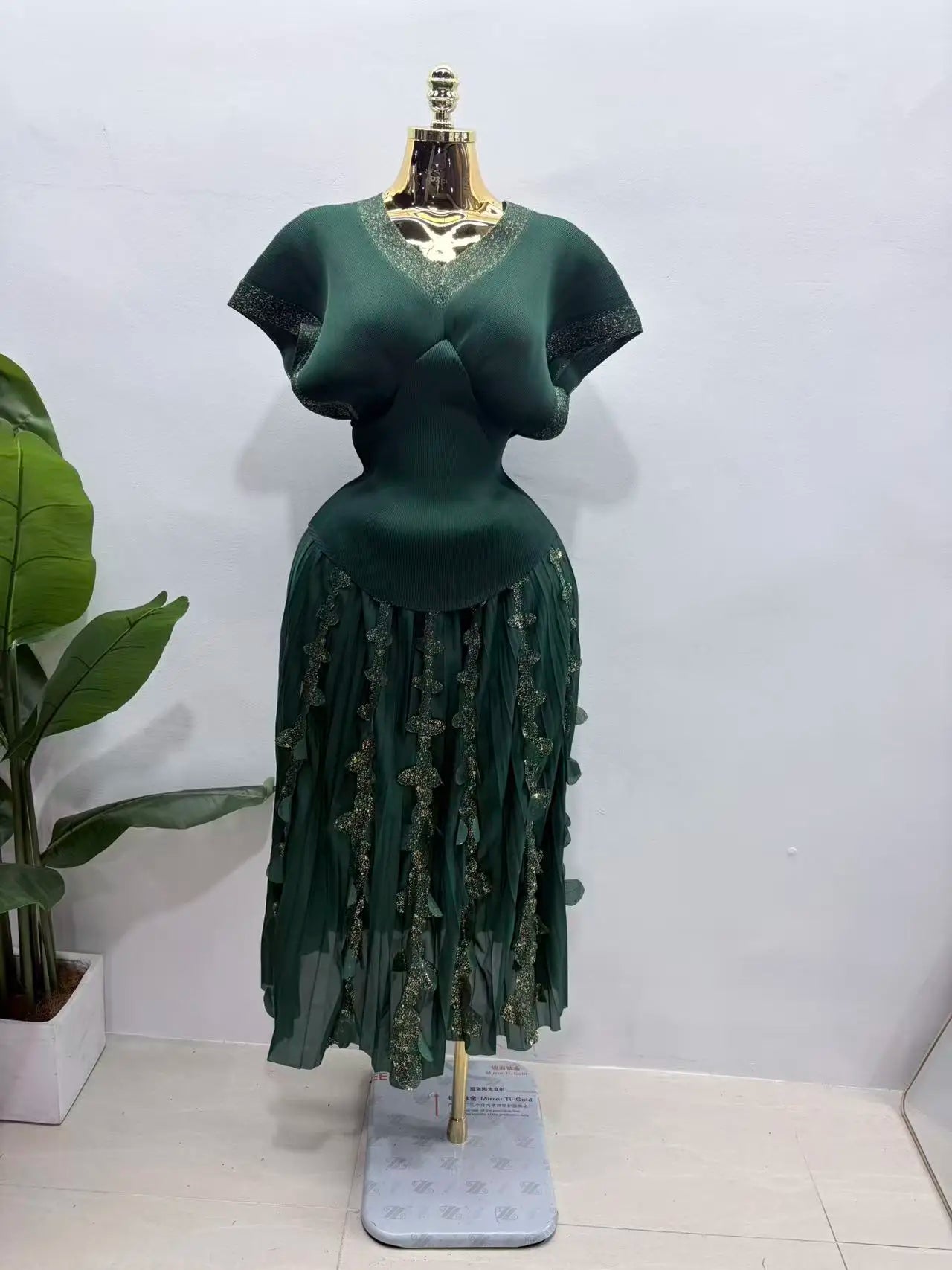 2026 Spring and Summer Retro High Waist and Thin Bronzing Suit  V-neck Bat Sleeve Versatile T-shirt Skirt Two-piece Suit Women
