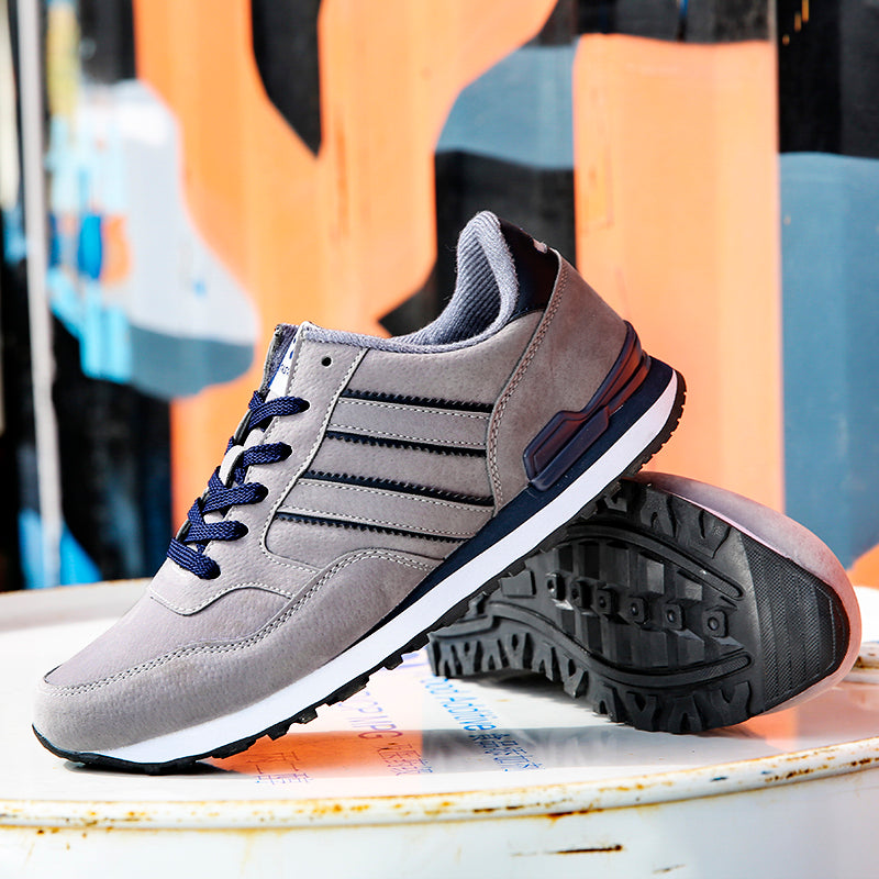 Lightweight Men Sneakers Classical  Suede Leather Men Running Shoes Outdoor Comfortable Sport Shoes Breathable Flat Casual Shoes